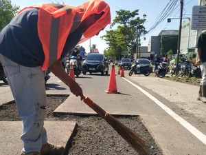 Jalan Rusak di NTB Capai 31 Titik, Pemprov Sebut Minim Anggaran Perbaikan