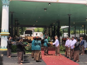 Kirab HUT ke-80 Sultan HB X Selesai, Buah Tangan Dikembalikan ke Masyarakat