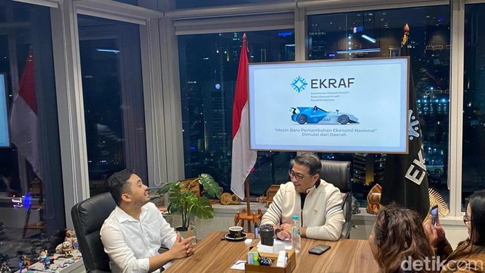 Pertemuan Menteri Ekonomi Kreatif Teuku Riefky Harsya dengan videografer Amsal Sitepu di Kantor Kementerian Ekonomi Kreatif, Jakarta, Kamis (2/4/2026)