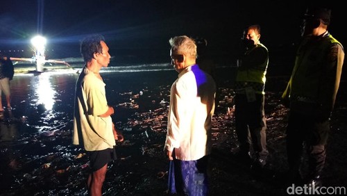 Petugas melakukan olah TKP peristiwa kecelakaan laut yang menimpa seorang nelayan asal Desa Air Kuning, Jembrana, Rabu (1/4/2026).