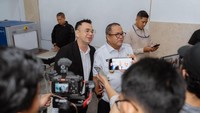 Raffi menyambut baik niatan Rano Karno untuk bikin film commission. Ya itu harus didukung banget, karena seperti itu kayak tokoh-tokoh dunia mereka syuting di sini tuh benar-benar beritanya mendunia, netizen mengapresiasi bisa bikin booming, jadi pariwisata juga, katanya. (Foto: dok Instagram raffinagita1717)