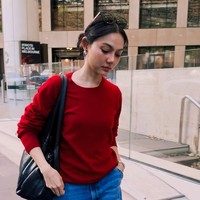 Kini penampilan Rina jadi semakin cantik memukau. Meski tampil dengan outfit simpel dan santai, ia tetap terlihat stunning. Foto: Instagram/@rinanose16
