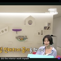 Ia bahkan mendesain sendiri area bermain untuk kucingnya di dinding dengan hiasan berwarna ungu dan hijau. Tak hanya fungsional, area ini juga menjadi elemen unik di rumahnya. Foto: dok. MBC World