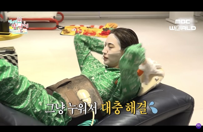 Dalam acara televisi The Manager, Nana eks After School mengungkap kebiasaan makan mentega saat perut kosong untuk melancarkan proses pencernaan dan menekan gula darah. Ia juga mendapat sertifikasi penata rias dan perawatan kulit sejak SMA, karena itu ia konsisten melakukan perawatan sendiri di rumahnya. Foto: dok. MBC World