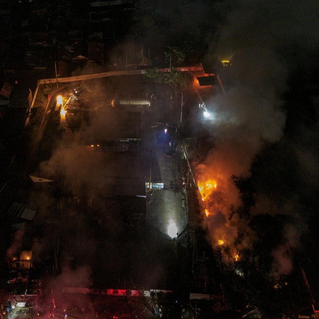 SPBE Cimuning Bekasi Dilalap Api, Rumah Warga Ikut Terbakar