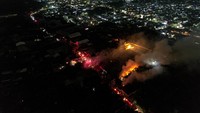 Foto udara menunjukkan kebakaran Stasiun Pengisian Bulk Elpiji (SPBE) Cimuning di Mustikajaya, Bekasi, Jawa Barat, Rabu (1/4/2026). ANTARA FOTO/Darryl Ramadhan