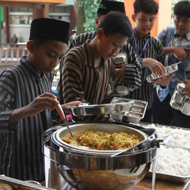 Uji Coba MBG di Malang Terapkan Sistem Prasmanan