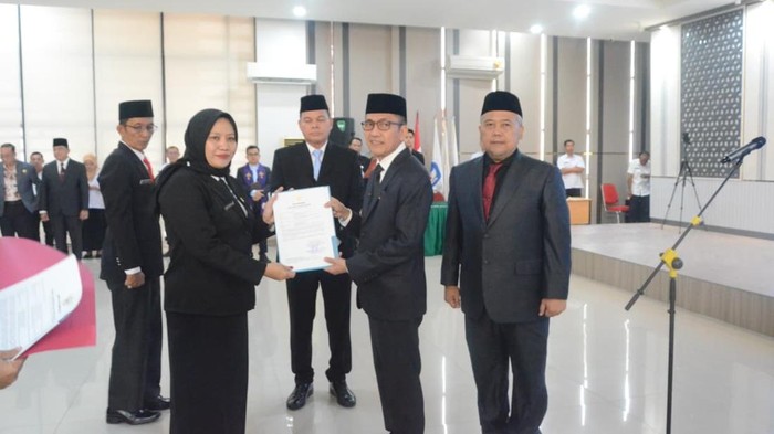 Wali Kota Palembang Ratu Dewa melantik 130 Kepala Sekolah