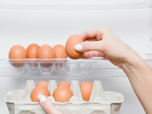 Polling: Mau Simpan Telur Mentah di Kulkas, Dicuci Dulu atau Tidak?
