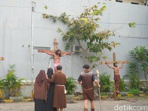 Jalan Salib Hidup OMK Surabaya Sarat Makna dan Refleksi