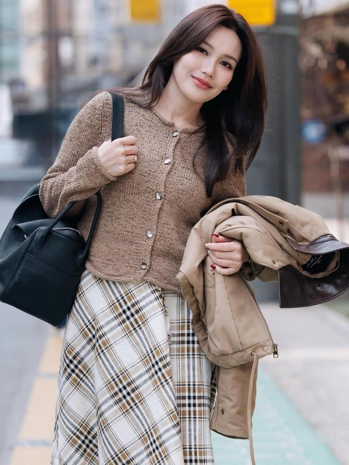 Visual Ayu Ting Ting liburan di Korea Selatan.