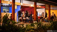 Area taman juga kembali diramaikan oleh jajanan yang sebelumnya sempat viral, kini hadir kembali dan menarik perhatian pengunjung.