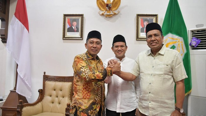 Bupati Pidie Jaya Sibral Malasyi dan Wakil Bupati Hasan Basri akhirnya berdamai usai dimediasi Wakil Gubernur Aceh Fadhlullah Dek Fadh.