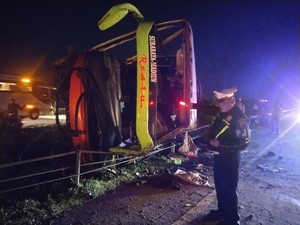 Kronologi Bus Restu Terguling di Tol Jombang, 1 Tewas-11 Luka Berat