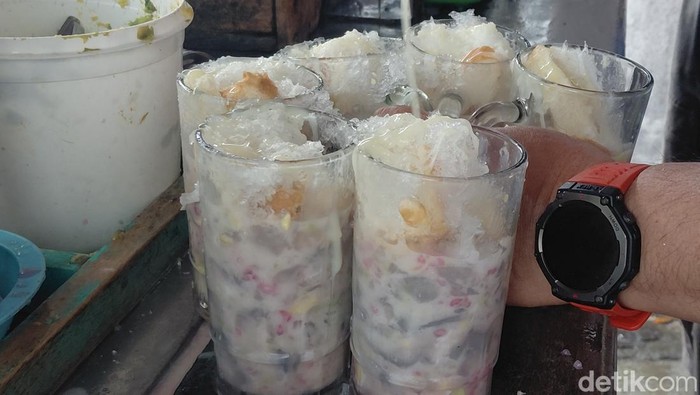 Cuma Rp 8 Ribu! Ini Es Goyobod Ude yang Legendaris di Garut Sejak 1970