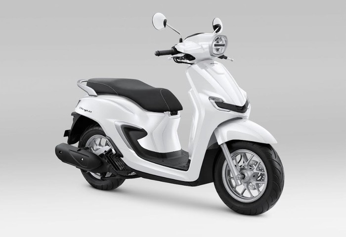 Honda New Honda Stylo 160 punya warna spesial Burgundy.