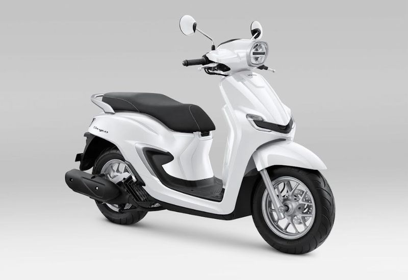 Honda New Honda Stylo 160 punya warna spesial Burgundy.