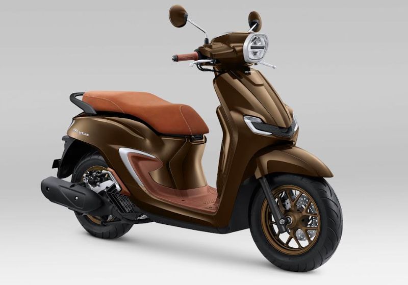 Honda New Honda Stylo 160 punya warna spesial Burgundy.