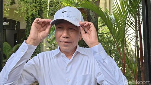 Presiden ke-7, Joko Widodo ditemui di kediamannya, Sumber, Banjarsari, Jumat (3/4/2026).