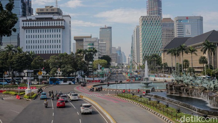 Kebijakan ganjil genap di Jakarta pada hari ini, Jumat (3/4/2026), ditiadakan. Hal ini seiring dengan peringatan hari besar keagamaan yang ditetapkan sebagai hari libur nasional.