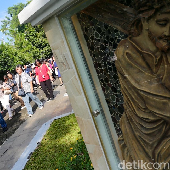 Jumat Agung, Umat Katolik Jalani Prosesi Jalan Salib