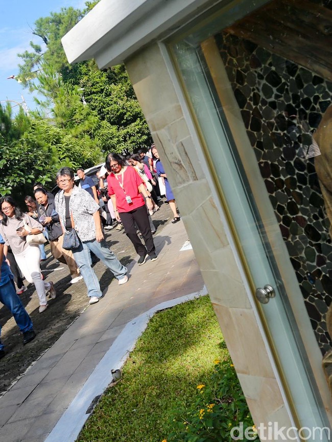 Jumat Agung, Umat Katolik Jalani Prosesi Jalan Salib