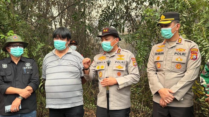 Kapolda Riau Irjen Pol Herry Heryawan turun langsung memonitoring karhutla di Bengkalis, Jumat (3/4/2026).