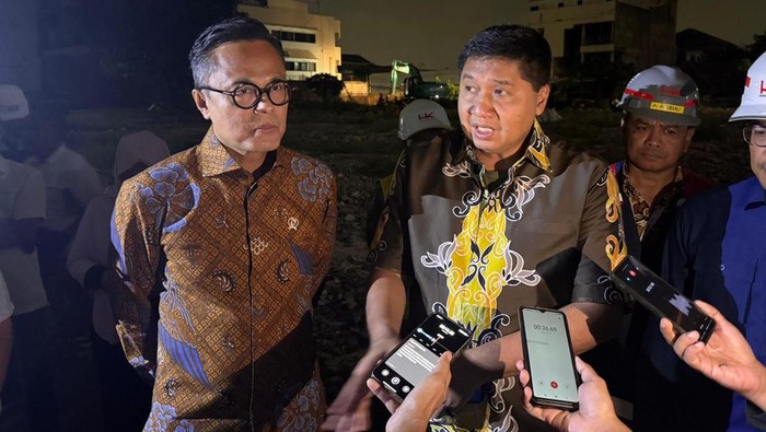 Kepala BP BUMN Dony Oskaria dan Menteri Perumahan dan Kawasan Permukiman Maruarar Sirait