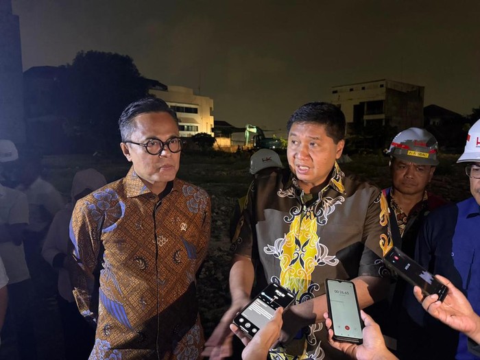 Kepala BP BUMN Dony Oskaria dan Menteri Perumahan dan Kawasan Permukiman Maruarar Sirait