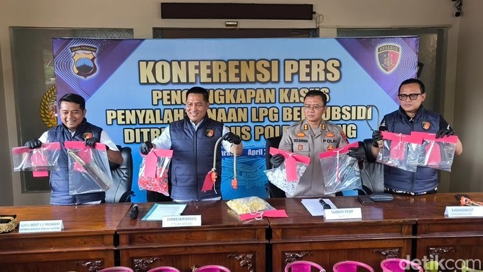 Konferensi pers penyalahgunaan gas LPG bersubsidi di Mako Dit Reskrimsus Polda Jateng, Kecamatan Banyumanik, Kota Semarang, Jumat (3/4/2026).