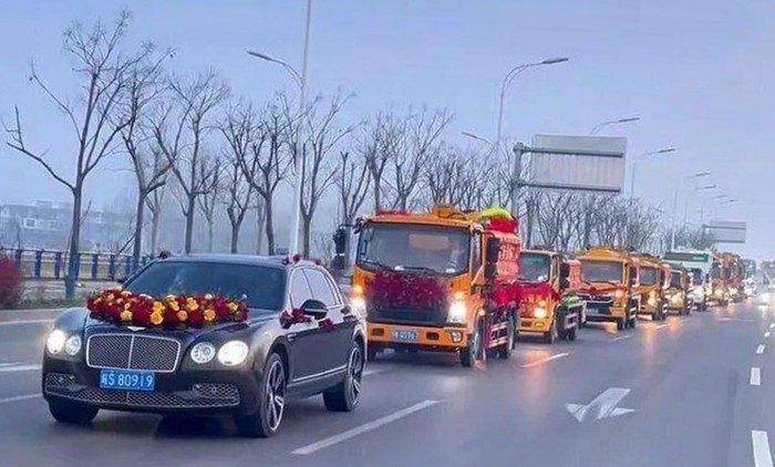 Konvoi Pernikahan Pakai Truk Septic Tank