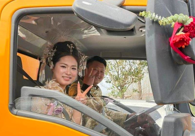 Konvoi Pernikahan Pakai Truk Septic Tank