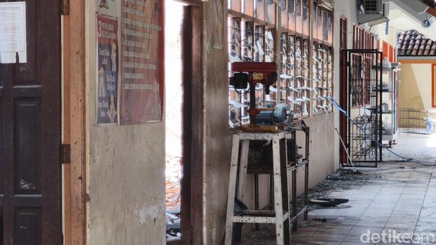Lap Komputer SMKN 5 Semarang Kondisi Lab Komputer SMKN 5 Semarang yang kebakaran, Jumat (3/4/2026).