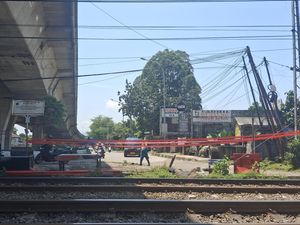Lokasi Mobil Tertemper KRL di Bogor Dipasangi Garis Merah