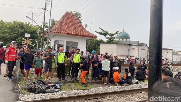 Lokasi motor tertabrak kereta di perlintasan rel Jalan Kokrosono, Kecamatan Semarang Tengah, Kota Semarang, Jumat (3/4/2026).