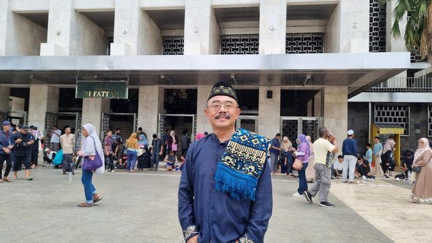 Masyarakat senang dan saling toleransi saat ibadah Jumat Agung di Katedral berbarengan dengan ibadah salat jumat di Masjid Istiqlal