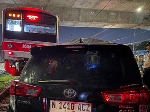 Minibus Ringsek Usai Terserempet KRL di Bogor, Pengemudi Kabur