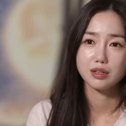 Mantan Idol K-pop Park Seo Hwi Banting Setir Jadi Dukun