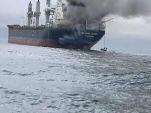 Terjadi Lagi, Kapal Tanker Terbakar Usai Hantam Ranjau di Selat Hormuz