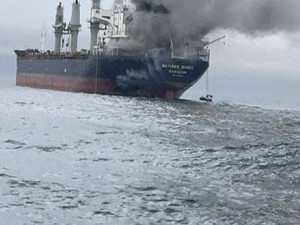 Terjadi Lagi, Kapal Tanker Terbakar Usai Hantam Ranjau di Selat Hormuz