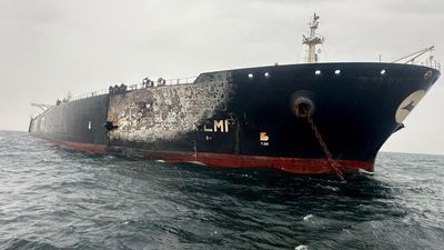 Penampakan Kapal Tanker Terbakar-Rusak Parah Usai Dibom Iran