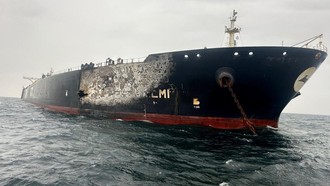 Penampakan Kapal Tanker Terbakar-Rusak Parah Usai Dibom Iran