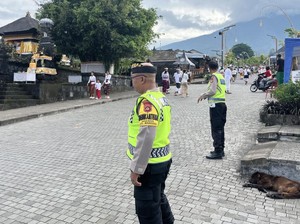 Truk Galian C Dilarang Melintasi Jalur Pemedek Selama IBTK di Pura Besakih