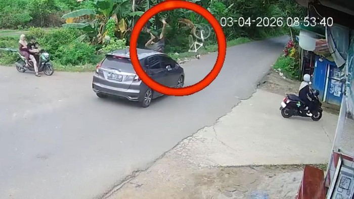 Pesepeda di Maros tertabrak mobil saat menyeberang perepatan Batubassi. Dokumen Istimewa