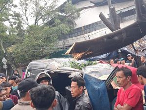 Bandung Raya Sepekan: Petaka Hujan Angin Tewaskan Pengendara