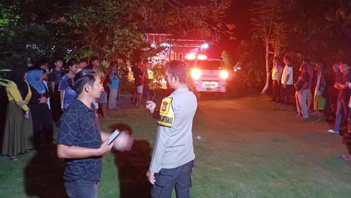 Polisi melakukan olah tempat kejadian perkara (TKP) nenek dibunuh cucu di Siak, Riau, Kamis (2/4/2026).