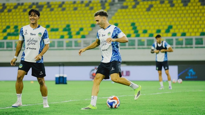 Official training PSIM Jogja di Banten International Stadium, Kamis (2/4/2026).