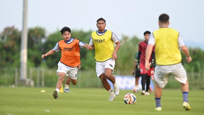 PSIS melakukan persiapan lawan Barito di lapangan POJ City Semarang, Jumat (3/6/2026).