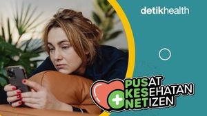 Video: Main HP Sambil Rebahan Bisa Bikin Saraf Kejepit, Ini Gejala Awalnya