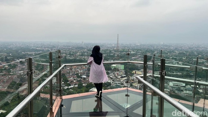 Sky Lounge Trans Hotel Jakarta